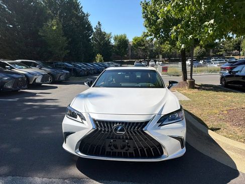 Used 2025 Lexus ES 350 w/ Premium Package FWD image 2