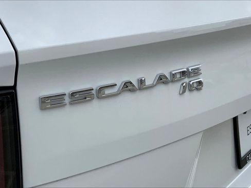 New 2025 Cadillac Escalade IQ Luxury 2 AWD/4WD image 16
