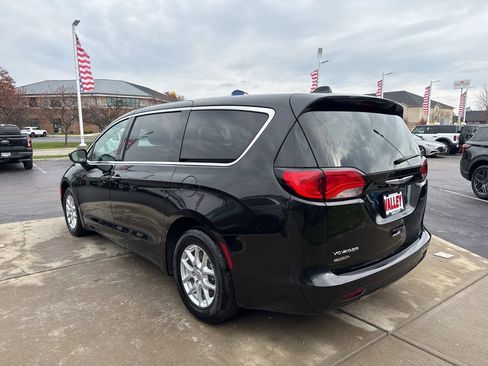 Used 2023 Chrysler Voyager LX image 9