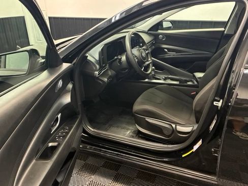 Used 2022 Hyundai Elantra SEL FWD image 19