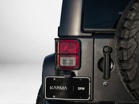 Used 2017 Jeep Wrangler Unlimited Rubicon image 48