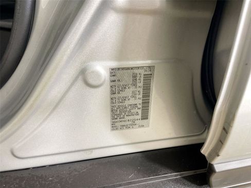 Used 2014 Nissan Rogue SV image 21