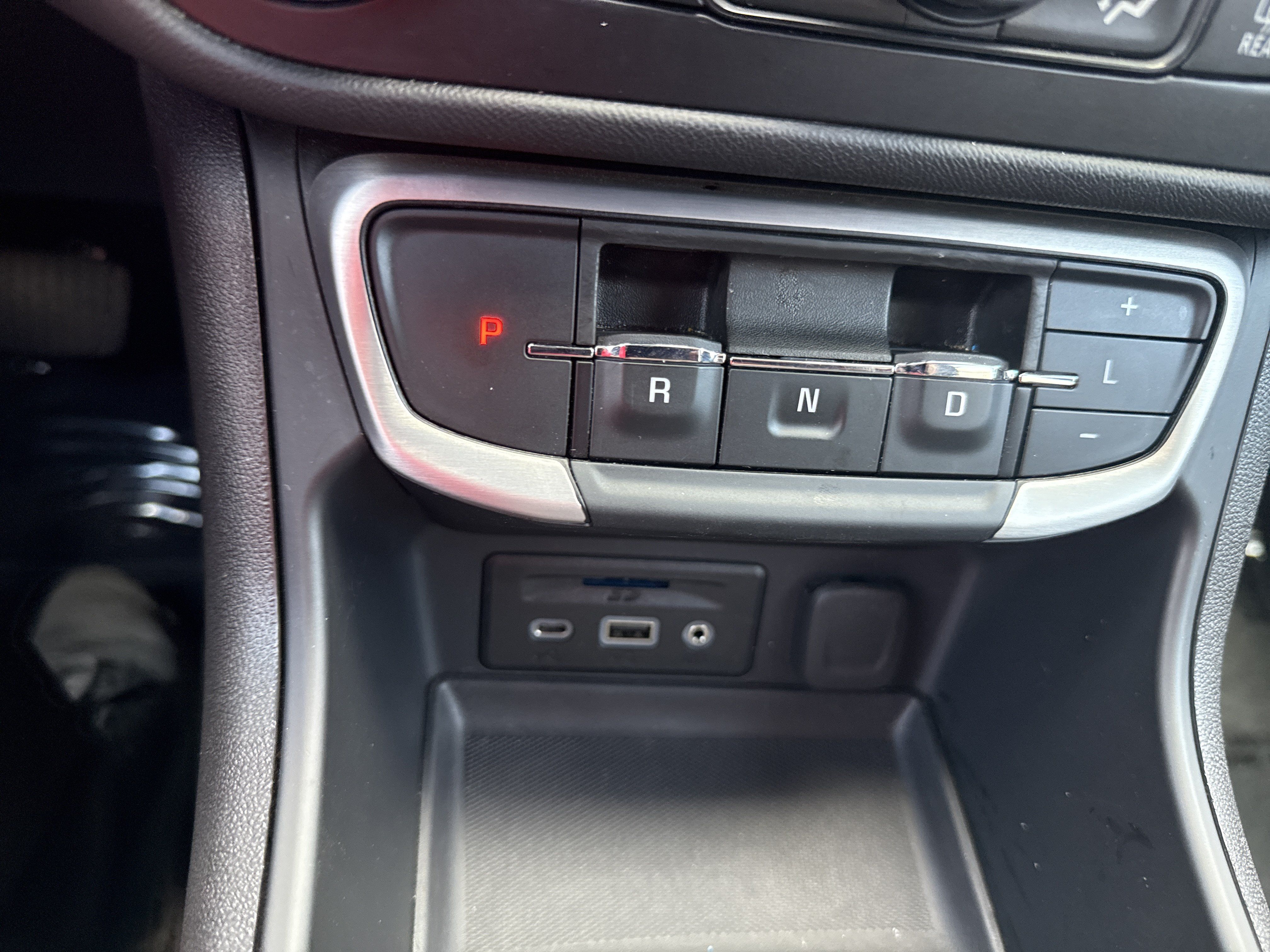 Used 2024 GMC Terrain SLT AWD/4WD image 24