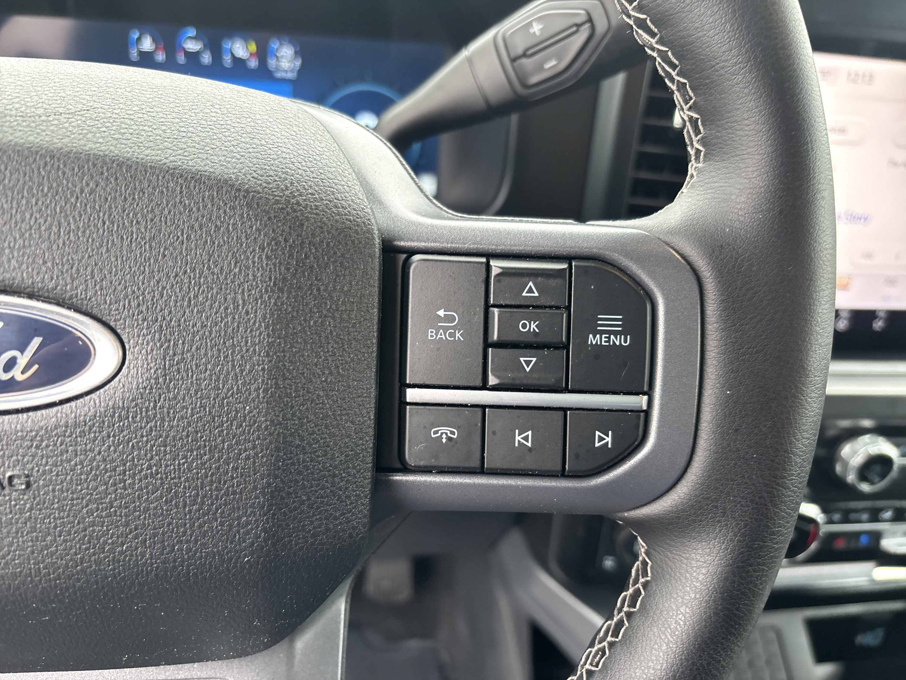 Used 2025 Ford F350 Lariat w/ Lariat Ultimate Package AWD/4WD image 13
