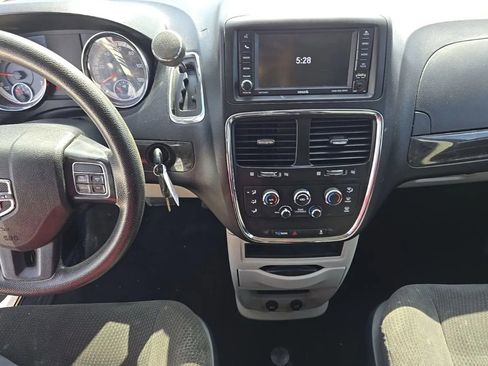 Used 2018 Dodge Grand Caravan SE w/ UConnect Hands-Free Group FWD image 18