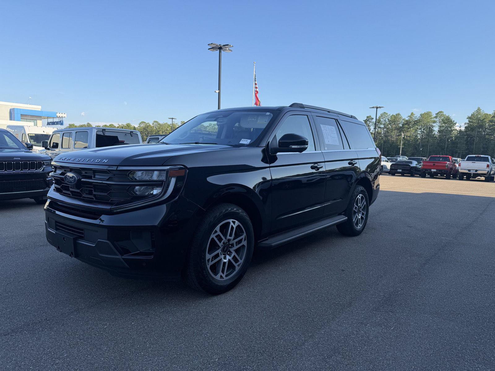 Used 2025 Ford Expedition Active AWD/4WD image 1