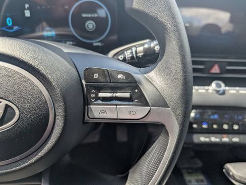 Certified 2024 Hyundai Elantra SEL FWD image 17