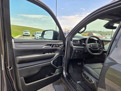 New 2026 Jeep Grand Wagoneer Limited AWD/4WD image 11