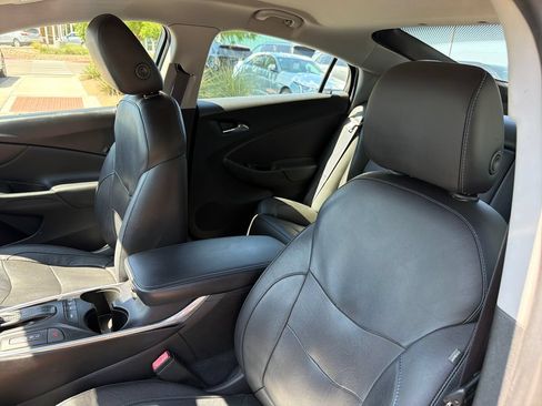 Used 2017 Chevrolet Volt Premier w/ Driver Confidence II Package FWD image 18