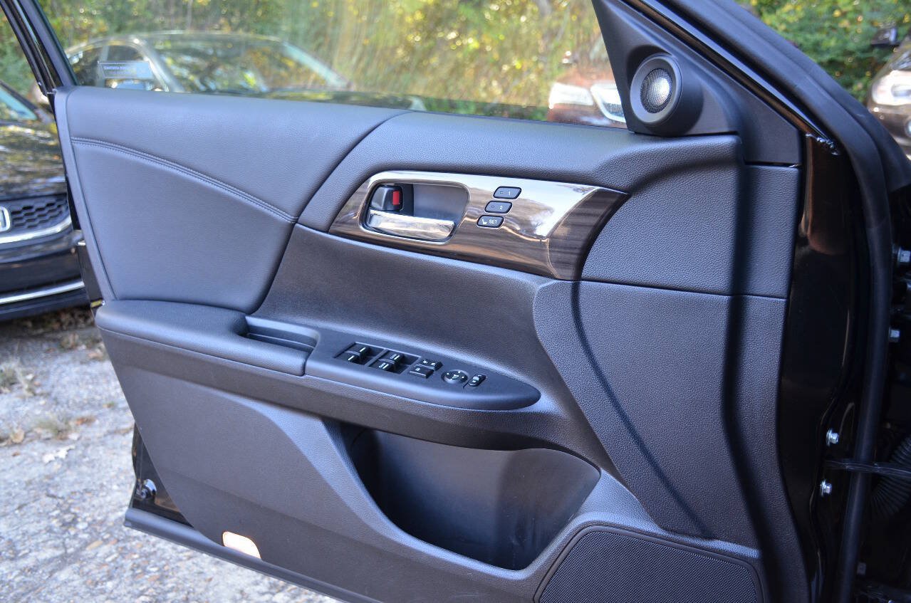 Used 2017 Honda Accord EX-L image 17
