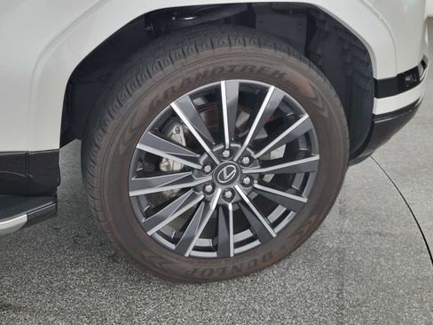 Used 2024 Lexus GX 550 w/ Accessory Package (Z1) AWD/4WD image 9