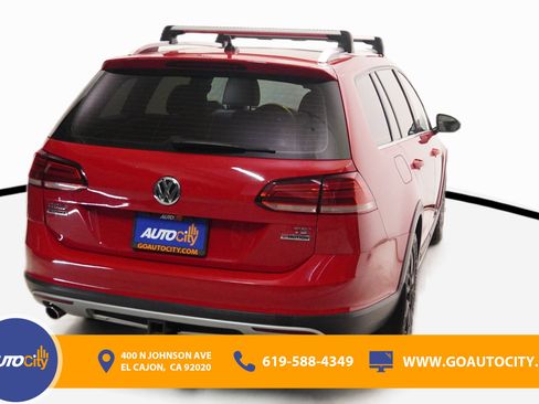 Used 2018 Volkswagen Golf S image 10