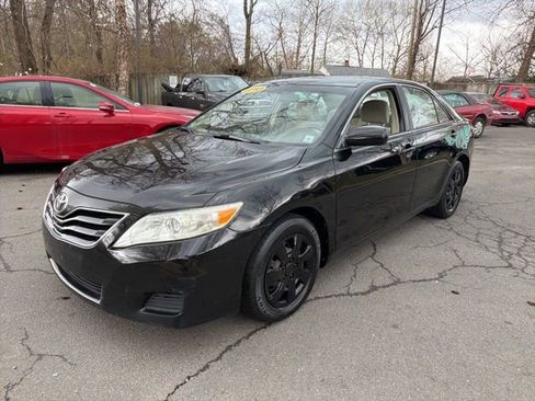 Used 2010 Toyota Camry image 3