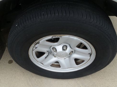 Used 2004 Toyota Tacoma XtraCab automatic SR5 image 28