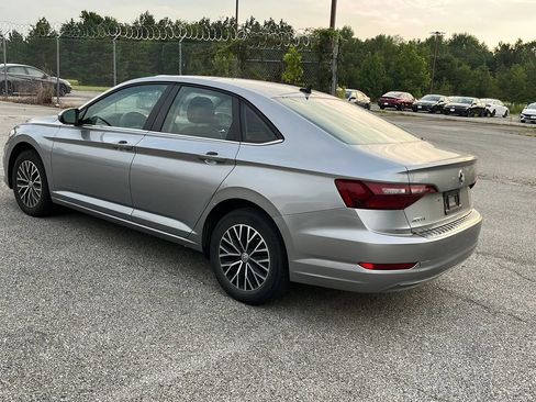 Used 2020 Volkswagen Jetta SE w/ SE Cold Weather Package FWD image 5