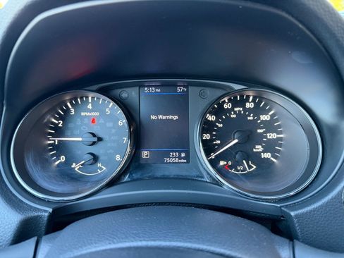 Used 2018 Nissan Rogue SV image 18