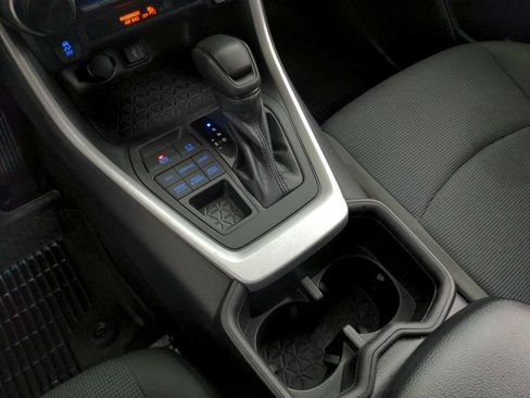 Used 2022 Toyota RAV4 LE image 22