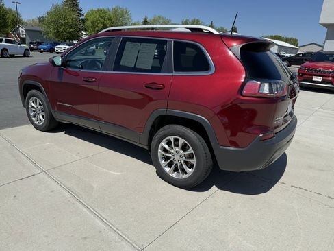 Used 2019 Jeep Cherokee Latitude Plus w/ Cold Weather Group AWD/4WD image 6