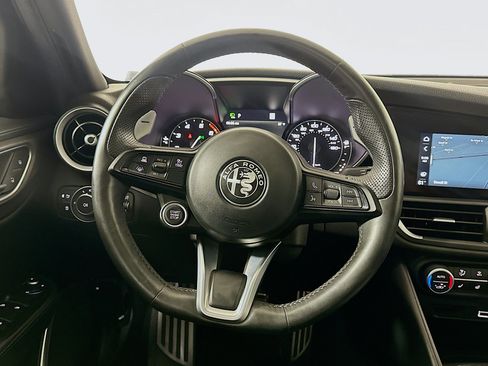 Used 2022 Alfa Romeo Giulia Veloce RWD image 18