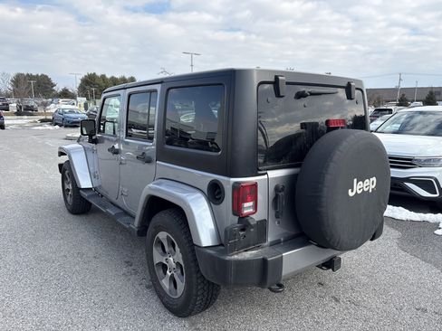 Used 2017 Jeep Wrangler Unlimited Sahara image 5