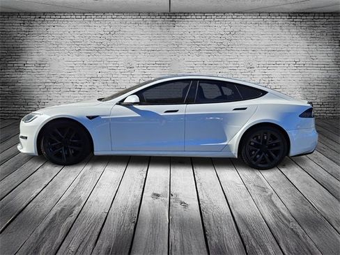 Used 2023 Tesla Model S Standard Range image 2