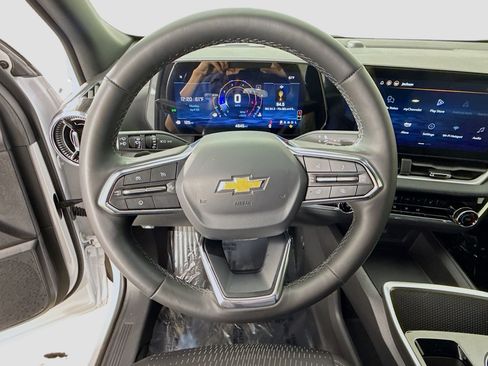Used 2025 Chevrolet Equinox LT FWD image 13