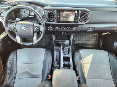 Used 2019 Toyota Tacoma TRD Off-Road w/ Technology Package AWD/4WD image 10
