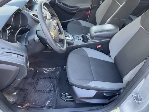 Used 2014 Ford Focus SE w/ SE Winter Package FWD image 9