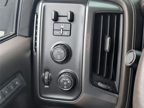 Used 2017 Chevrolet Silverado 1500 LTZ Z71 w/ LTZ Plus Package AWD/4WD image 27