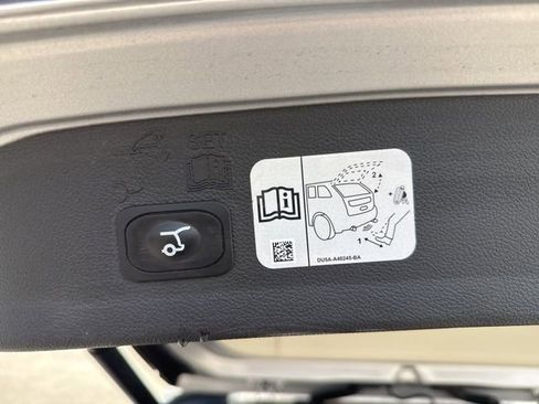 Used 2019 Ford Escape Titanium image 6