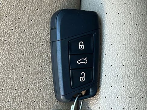 Used 2021 Volkswagen Atlas Cross Sport SE image 29