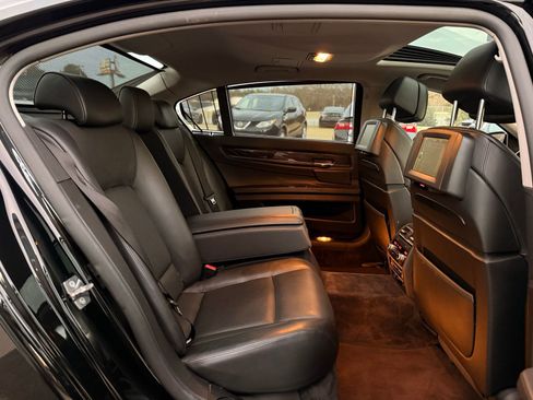 Used 2010 BMW 750Li xDrive image 19