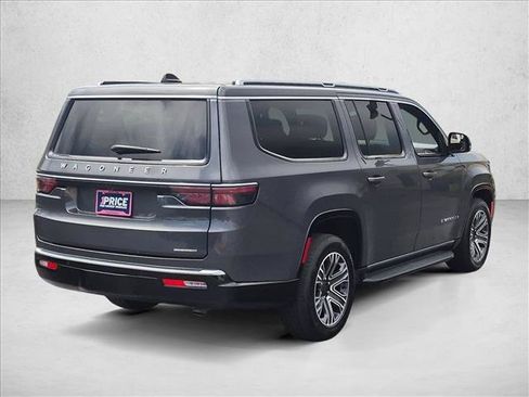 Used 2024 Jeep Wagoneer L Series II w/ Flexible Seating Group AWD/4WD image 5