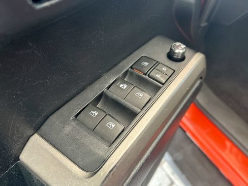 Used 2018 Toyota Tacoma SR5 RWD image 11