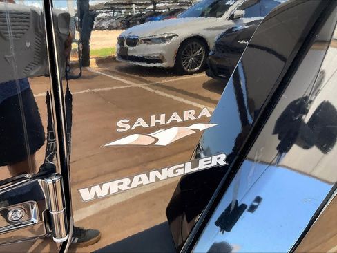 Used 2012 Jeep Wrangler Sahara w/ Connectivity Group AWD/4WD image 9