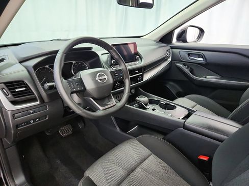 Used 2025 Nissan Rogue SV FWD image 10