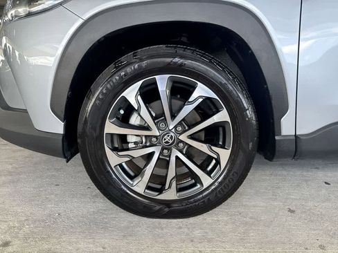 Used 2024 Toyota Corolla Cross XLE w/ Convenience Package image 10