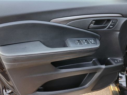 Used 2022 Honda Pilot TrailSport image 29