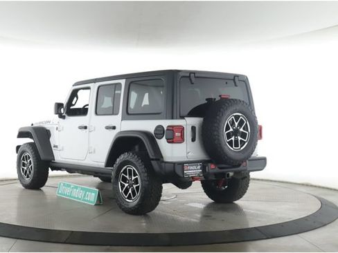 Used 2025 Jeep Wrangler Unlimited Rubicon AWD/4WD image 8