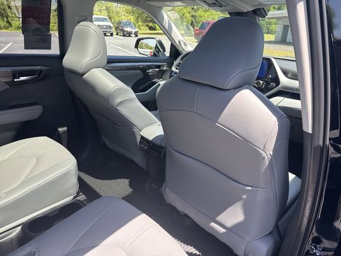 New 2026 Toyota Highlander Platinum AWD/4WD image 32