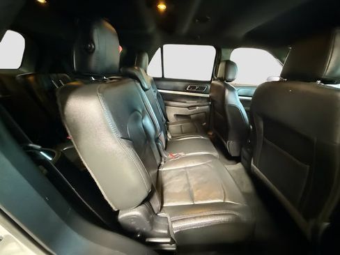 Used 2016 Ford Explorer XLT w/ Equipment Group 202A AWD/4WD image 24