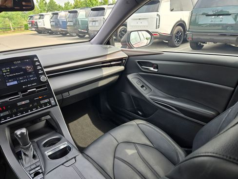 Used 2021 Toyota Avalon XLE FWD image 11