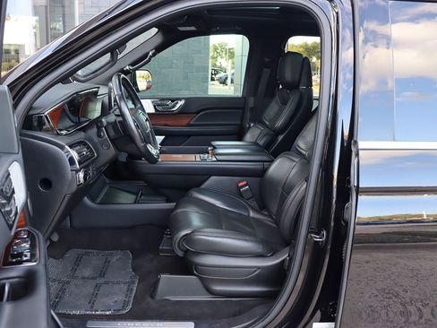 Used 2019 Lincoln Navigator L Reserve image 32