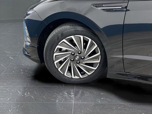 Used 2025 Hyundai Sonata Limited image 35