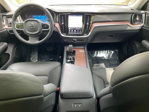 Certified 2025 Volvo V60 B5 Cross Country Plus AWD/4WD image 22