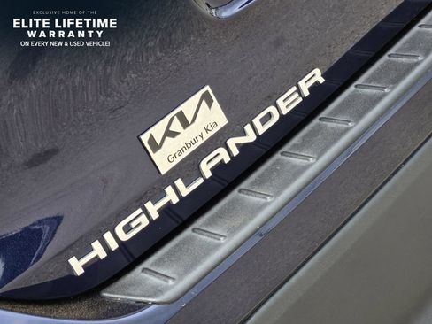 Used 2023 Toyota Highlander XLE AWD/4WD image 10
