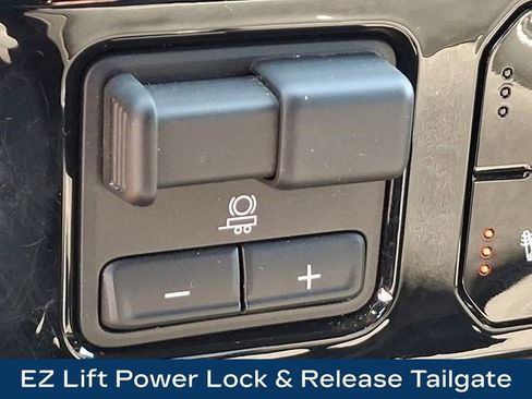 Used 2023 Chevrolet Silverado 1500 LT w/ Z71 Off-Road Package image 18