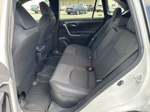 Used 2024 Toyota RAV4 SE w/ Convenience Package AWD/4WD image 16