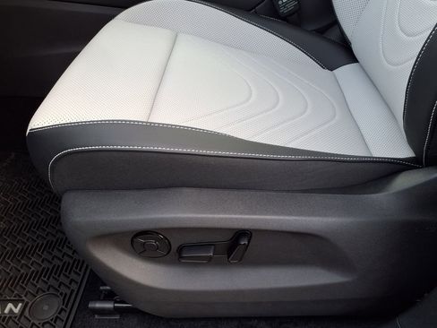 New 2026 Volkswagen Tiguan SE image 17