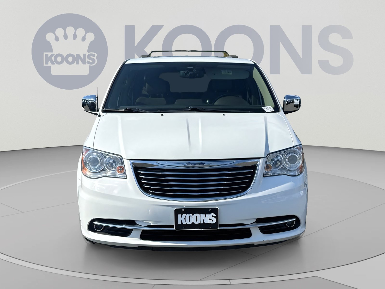 Used 2016 Chrysler Town & Country Limited Platinum FWD image 4
